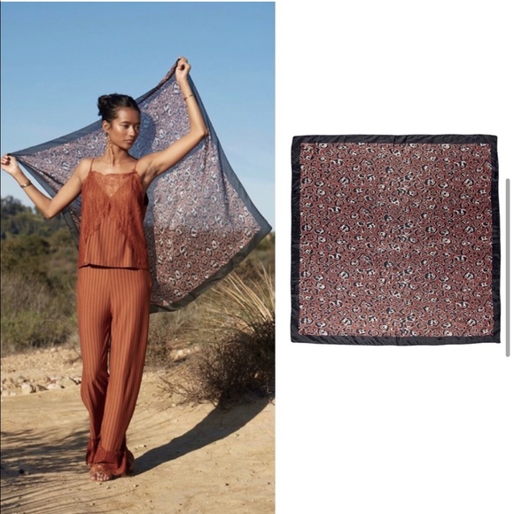 Chan Lulu 100% silk scarf - Picture 3 of 4